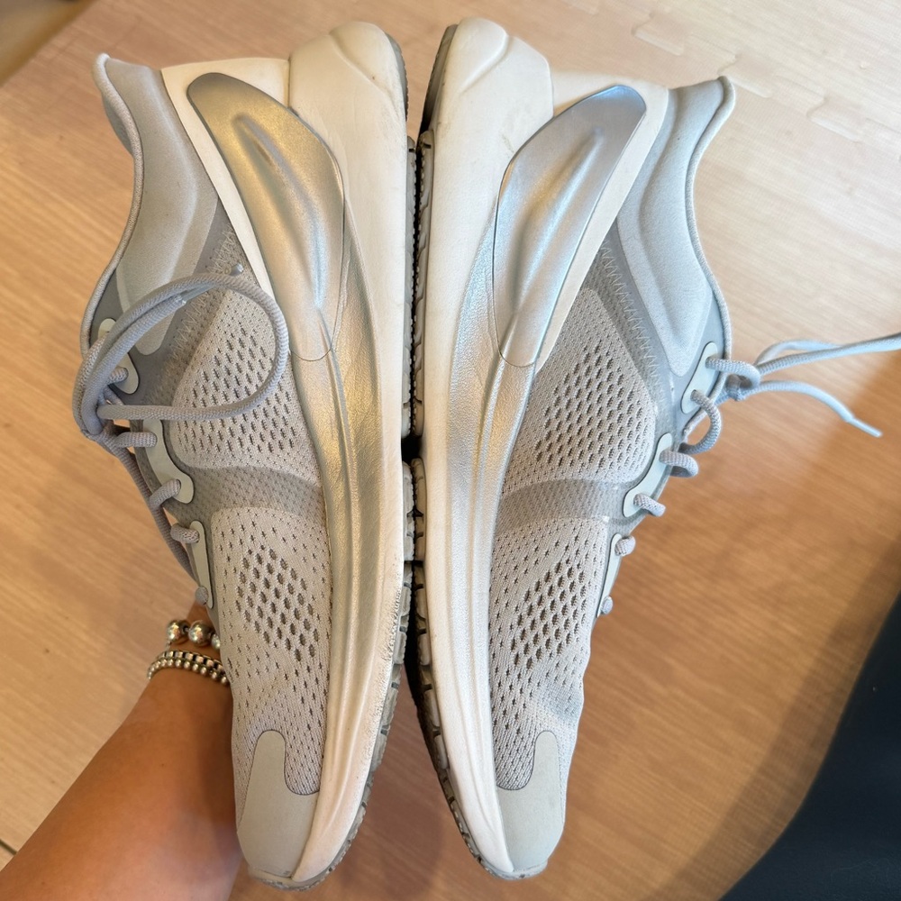 Lululemon Blissfeel Womens Running Shoe
Silver Drop / Silver Drop / Alpine White - Picture 7 of 16